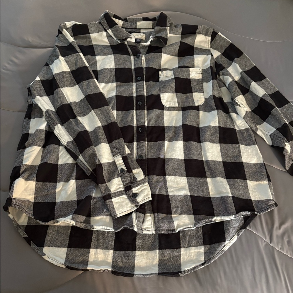 Universal Thread Black and White Plaid Men's Shirt